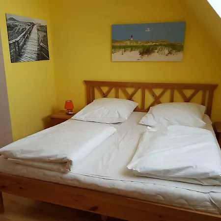 Ferienhaus Boddenruh * ברייגה
