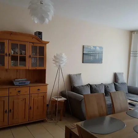 Ferienhaus Boddenruh בית נופש *