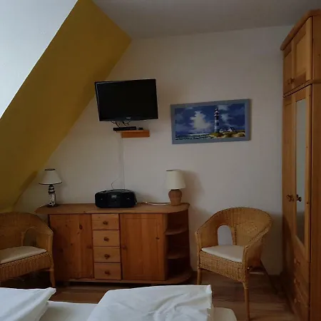 Ferienhaus Boddenruh ברייגה